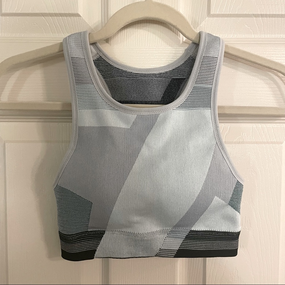Nike Women's Icon Clash Seamless Light Support Sports Bra